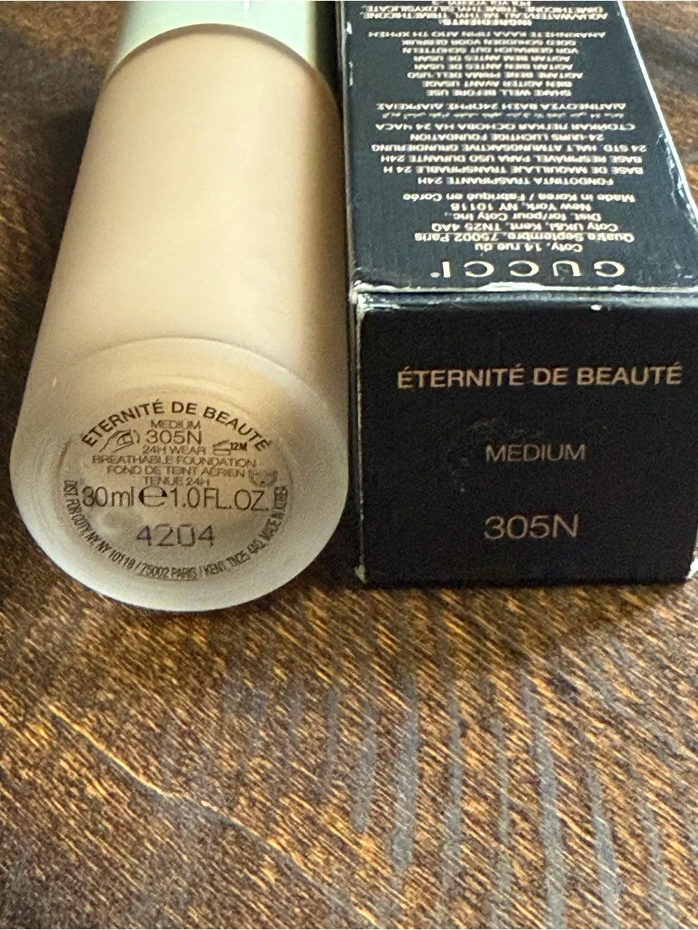 305N-medium-Gucci Éternité de Beauté 24H Wear Foundation NWB